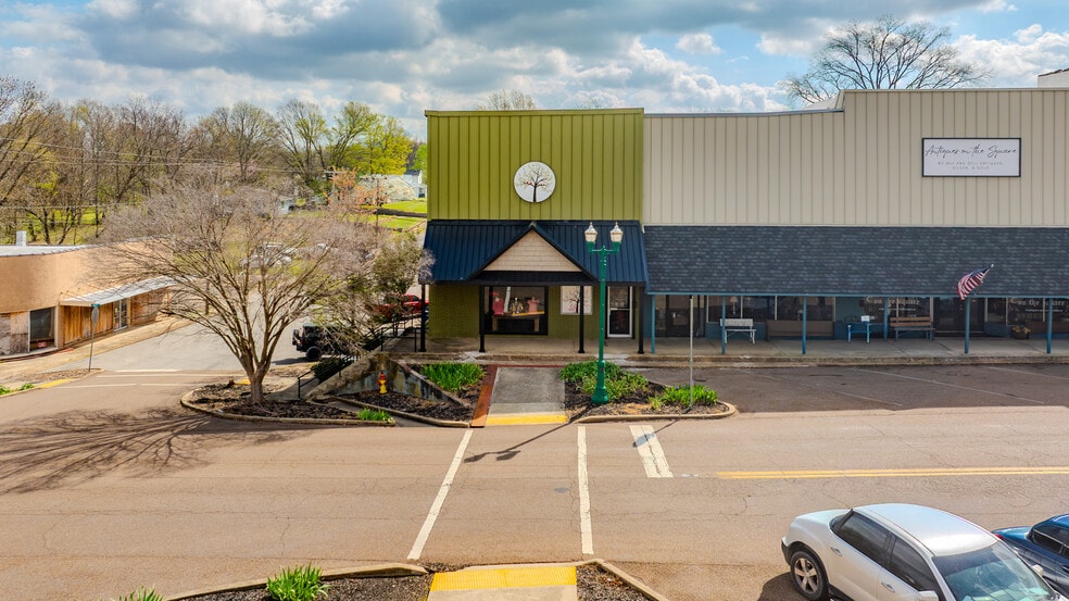 Primary Photo Of 126 N Wilson St, Dresden General Retail For Sale