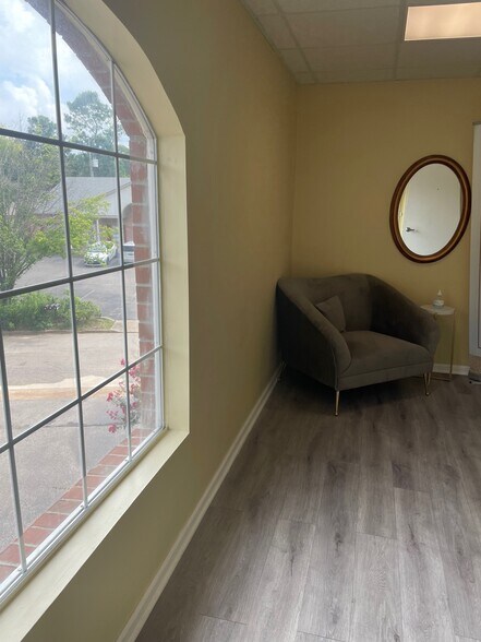 More Photos Of 855 Willow Tree Cir, Cordova Office For Lease