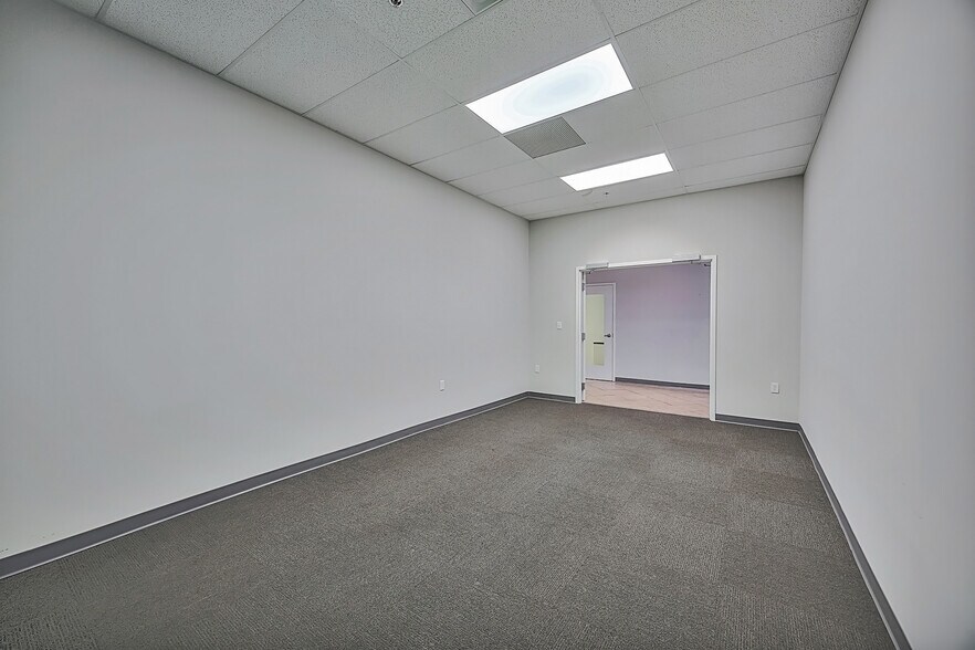 More Photos Of 1035 Vandercar Dr, Florence General Retail For Lease