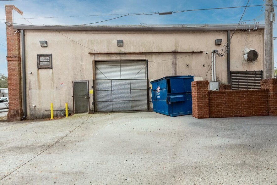 More Photos Of 1215 Price St, Savannah Freestanding For Lease