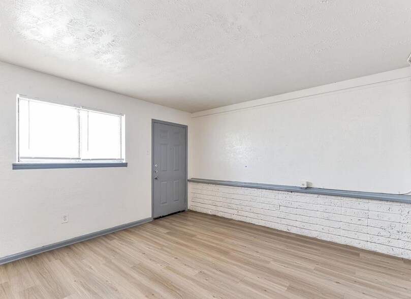 More Photos Of 2811 Broad St, Houston Apartments For Sale