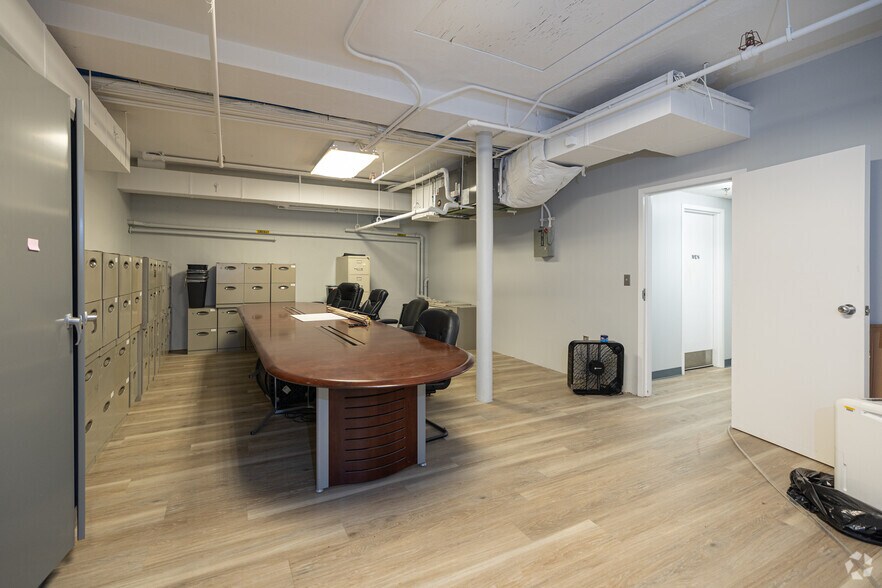 More Photos Of 424 E Grace St, Richmond Bank For Lease