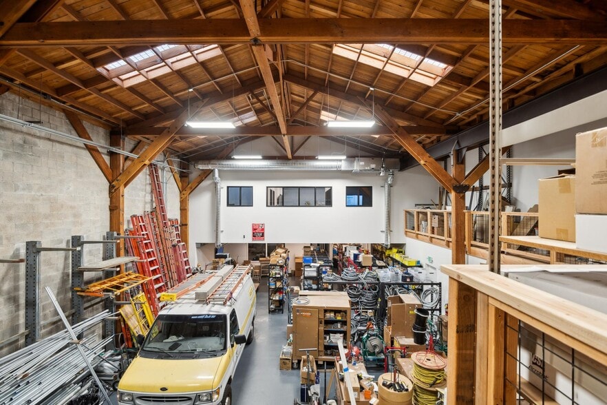 More Photos Of 1000 Calcot Pl, Oakland Warehouse For Lease