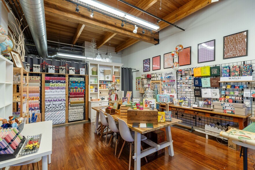 More Photos Of 3900 N Mississippi Ave, Portland Storefront Retail Office For Sale