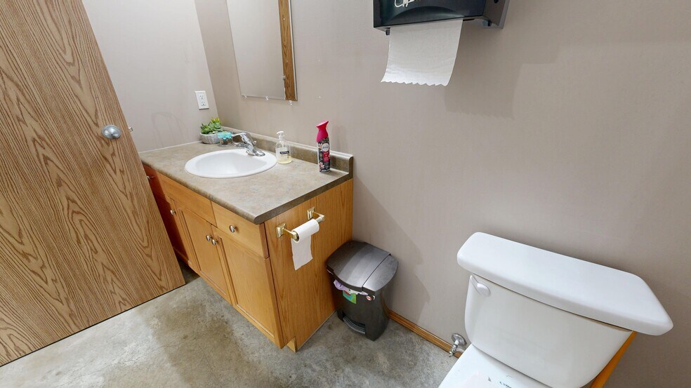 More Photos Of 4902 51 Av, Stettler Freestanding For Lease