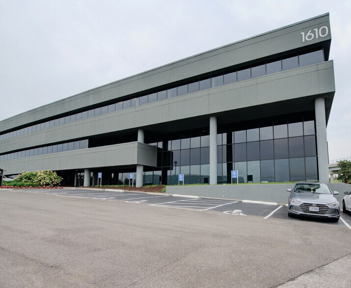 More Photos Of 1610 Des Peres Rd, Des Peres Unknown For Lease