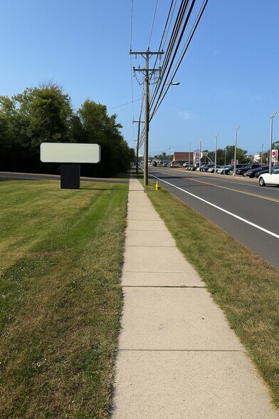 More Photos Of 609 Newfield St, Middletown Office For Sale