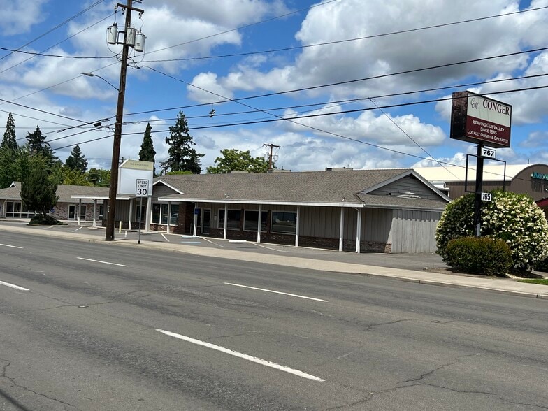 More Photos Of 765 S Riverside Ave, Medford Freestanding For Sale