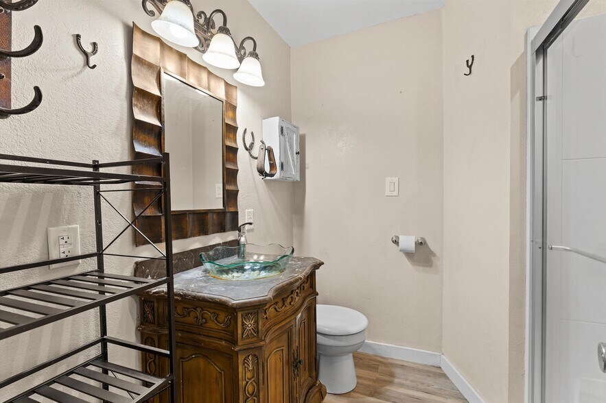 More Photos Of 605 E Broadway St, Jefferson General Retail For Sale