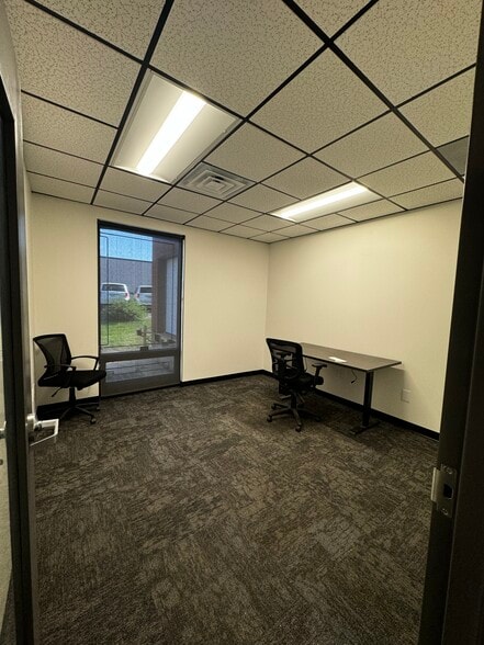 More Photos Of 10450-10452 Baur Blvd, Olivette Warehouse For Lease