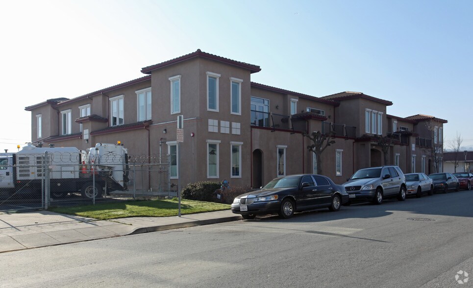 More Photos Of 819-829 Cowan Rd, Burlingame Flex For Lease