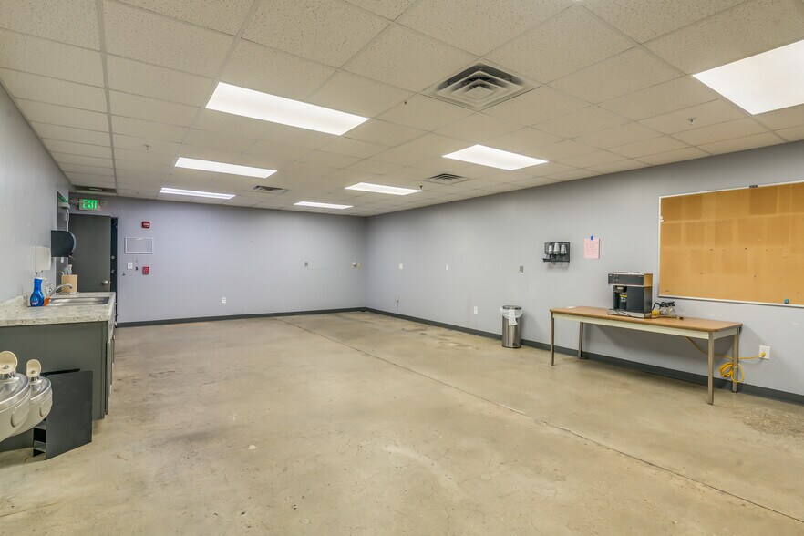 More Photos Of 371 G and S Rd, Prattville Warehouse For Lease