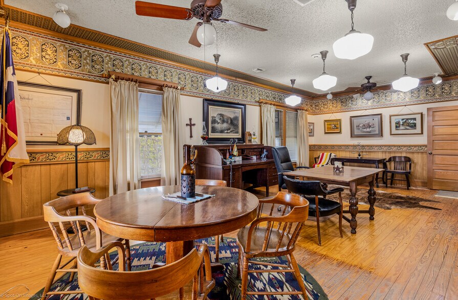 More Photos Of 204 W Central Ave, Fort Worth Office Residential For Sale