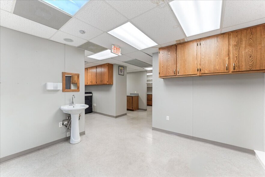 More Photos Of 1590 Medical Dr, Pottstown Medical For Lease