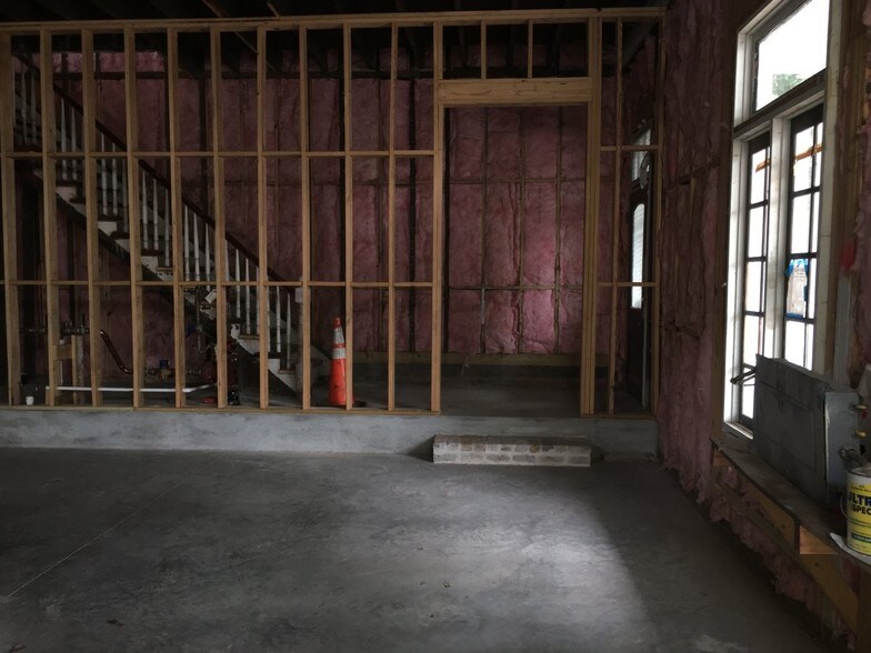 More Photos Of 801 Frenchmen St, New Orleans Restaurant For Lease