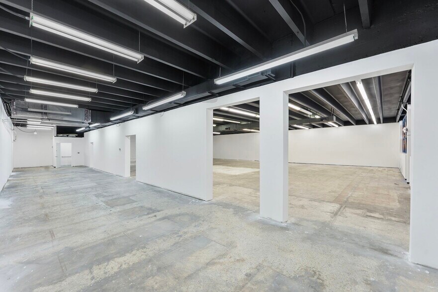 More Photos Of 3156 S Congress Ave, Palm Springs General Retail For Sale