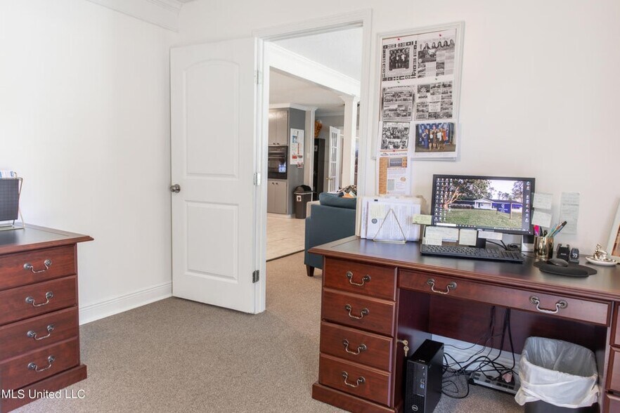 More Photos Of 1966 Popps Ferry Rd, Biloxi Office For Sale