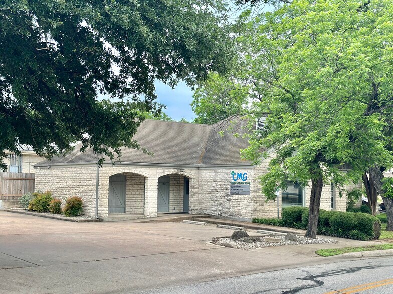 More Photos Of 1912 W 35th St, Austin Medical For Sale