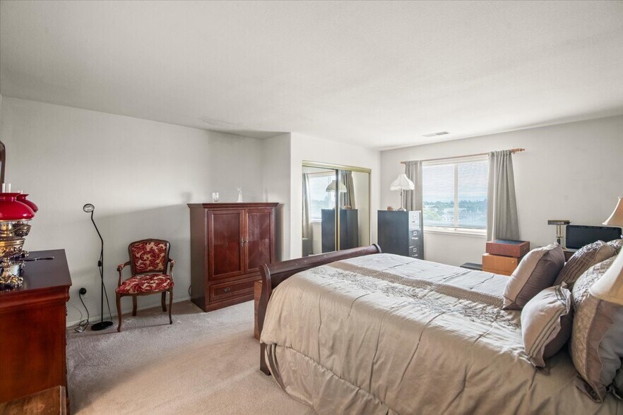 More Photos Of 25583 Spring Dr, Hayward Multifamily For Sale