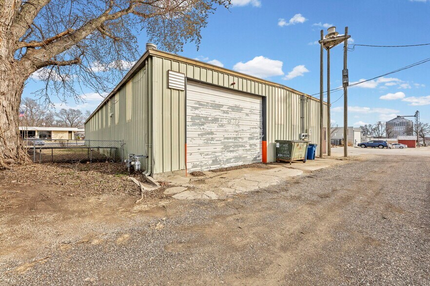 More Photos Of 403 Maple St, Overbrook Warehouse For Sale