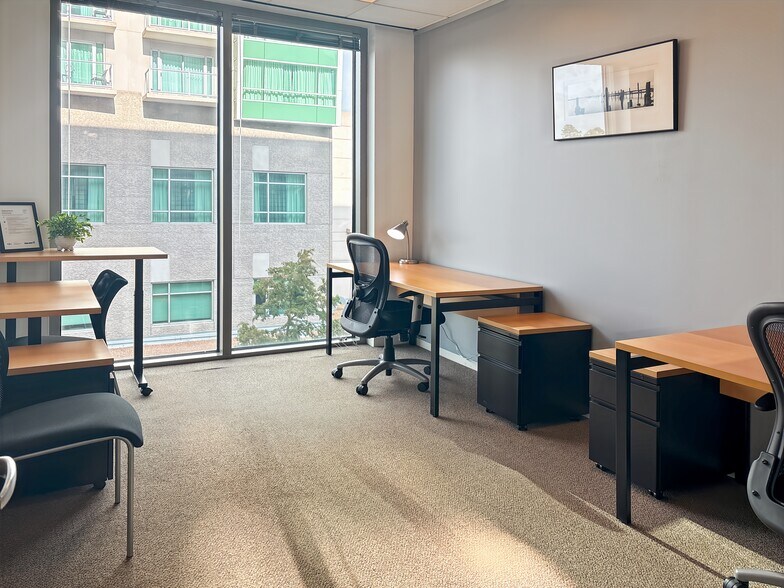 More Photos Of 21 Waterway Ave, The Woodlands Coworking Space