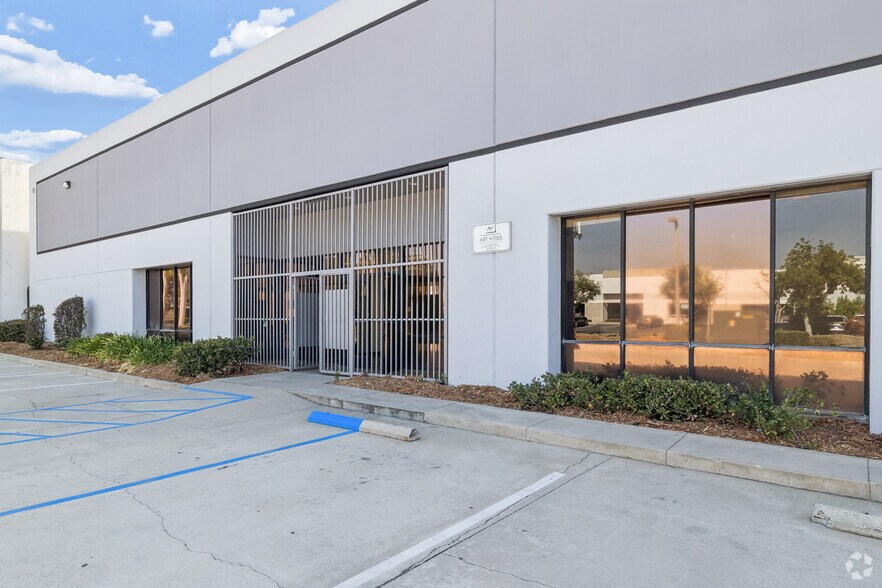 More Photos Of 4800 LittleJohn St, Baldwin Park Warehouse For Lease