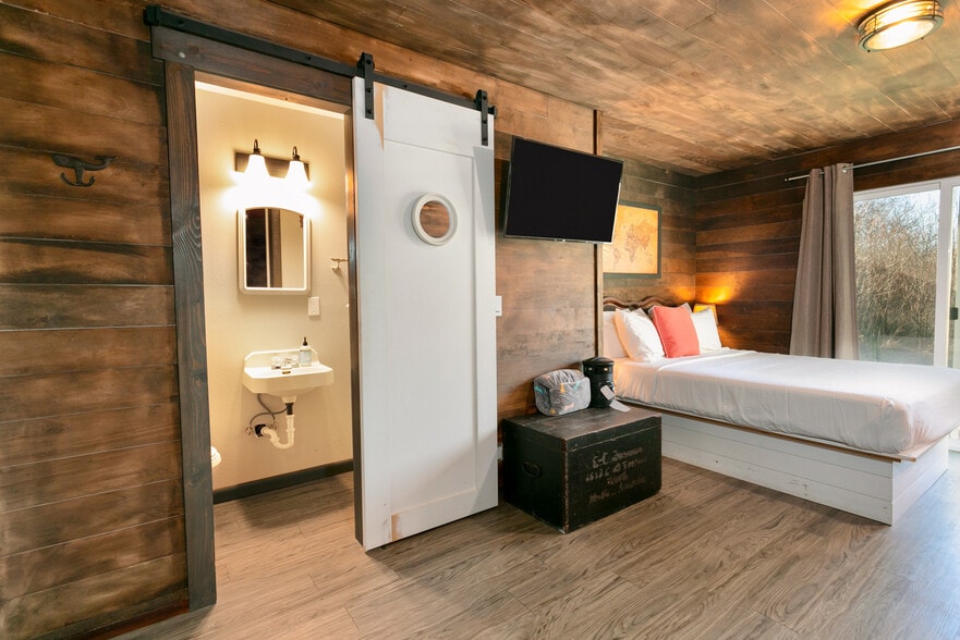 More Photos Of 2013 State Route 105, Grayland Hotel For Sale