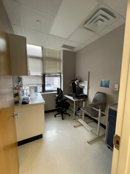 More Photos Of 101 Broadway, Brooklyn Office For Lease