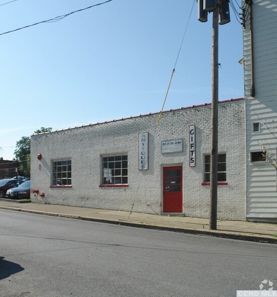 Primary Photo Of 517-519 Columbia St, Hudson Showroom For Lease