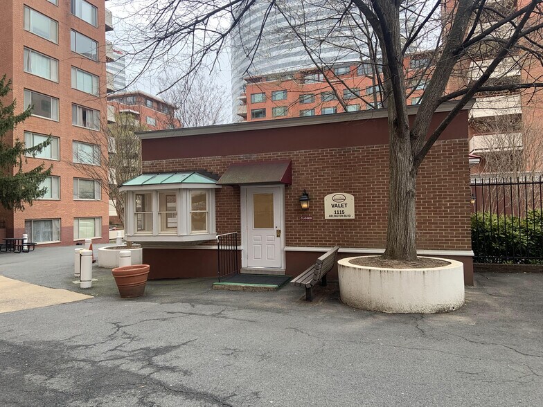 More Photos Of 1011-1121 Arlington Blvd, Arlington Apartments For Sale