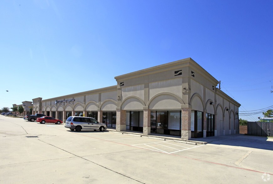 More Photos Of 11713 Shadow Creek Pky, Pearland Freestanding For Lease