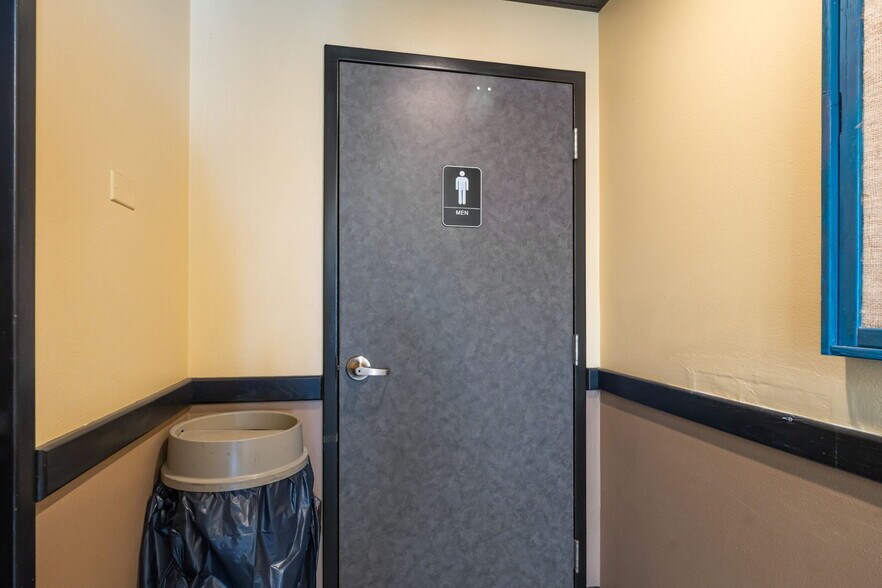 More Photos Of 1138 Yellowstone, Pocatello Restaurant For Sale