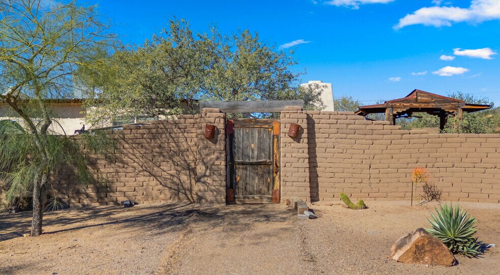 More Photos Of 1935 E Joy Ranch Rd, Phoenix Specialty For Sale