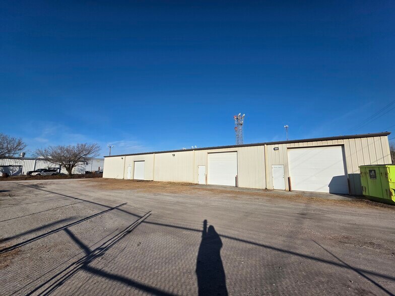 More Photos Of 6604 Windmill Way, Wilmington Industrial For Sale