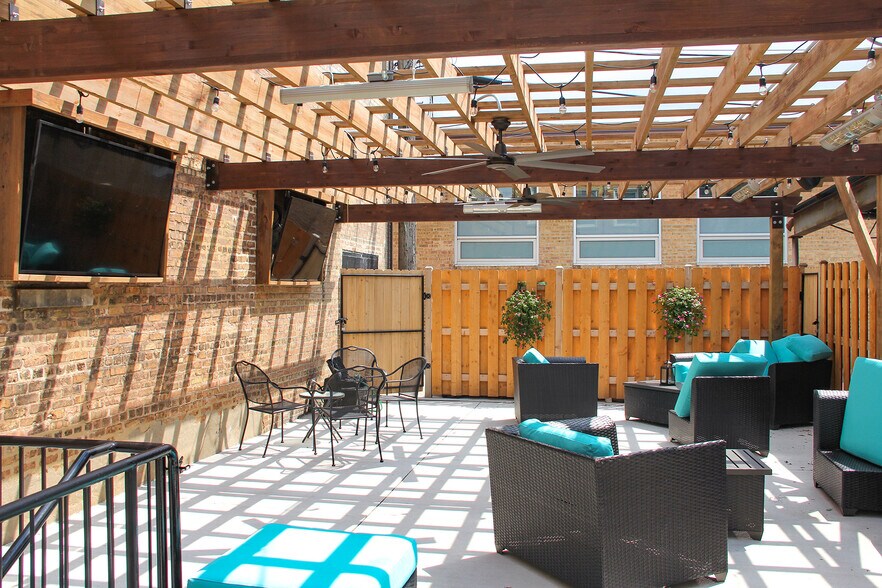 More Photos Of 112 W Park Ave, Elmhurst Bar For Lease