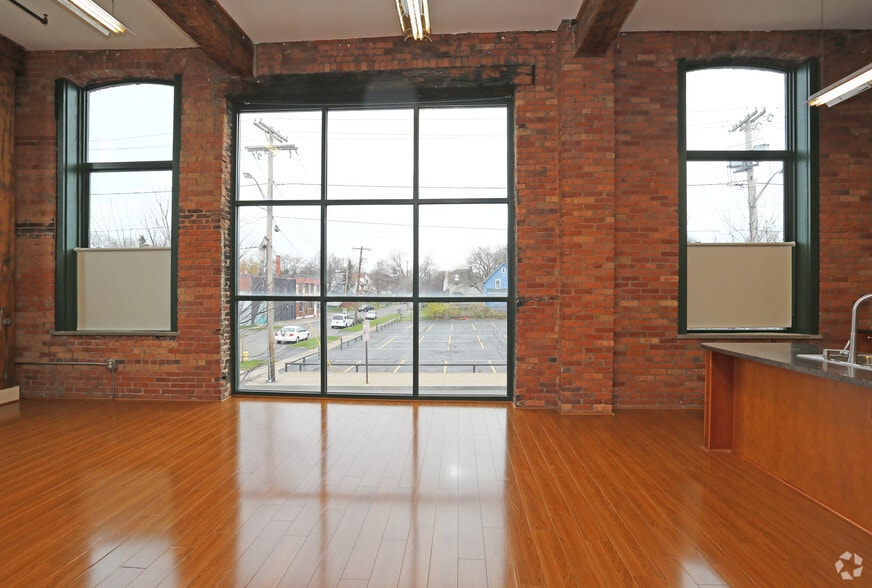 More Photos Of 55 Railroad St, Rochester Apartments For Lease