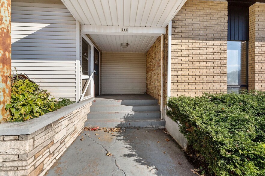 More Photos Of 754 N Main St, Oshkosh General Retail For Sale