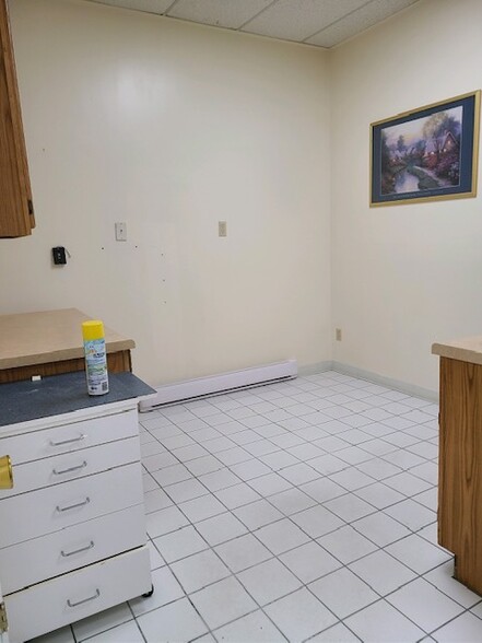 More Photos Of 696 Amity Rd, Bethany General Retail For Lease