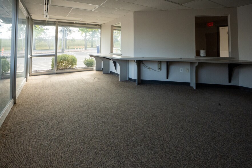 More Photos Of 9719 Olive Blvd, Olivette Freestanding For Lease