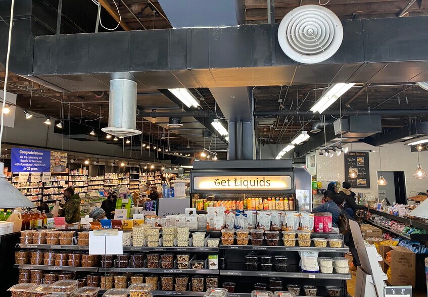 More Photos Of 1508 E 53rd St, Chicago Storefront For Sale