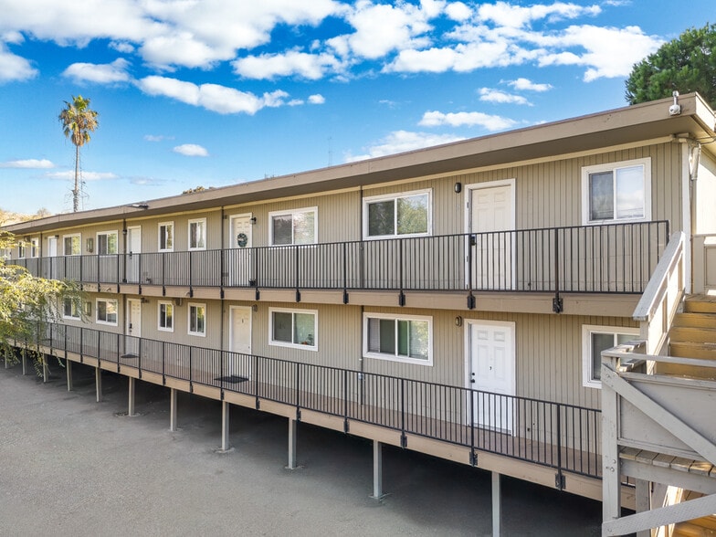 More Photos Of 3126 Lone Tree Way, Antioch Apartments For Sale