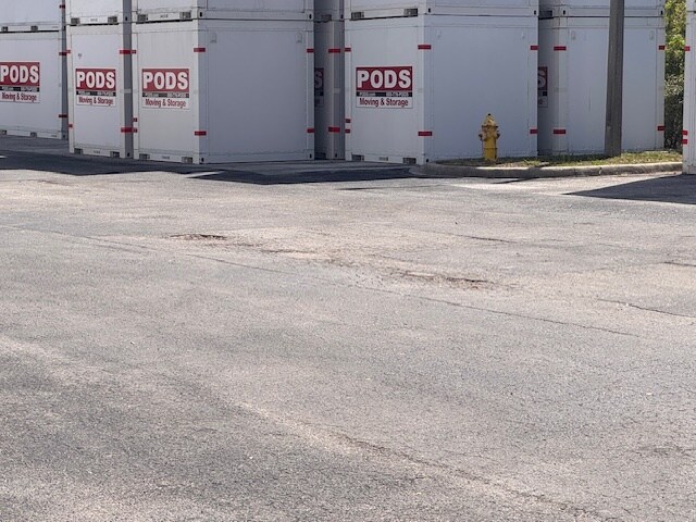 More Photos Of 4050-4060 Louis Ave, Holiday Warehouse For Lease