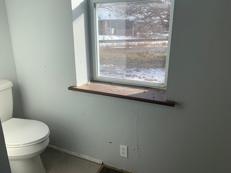 More Photos Of 325 Iris Ct, Saint Clair Medical For Sale