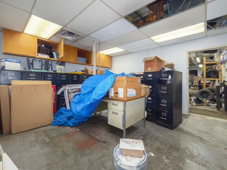 More Photos Of 600 N Clark St, Albion Auto Dealership For Sale