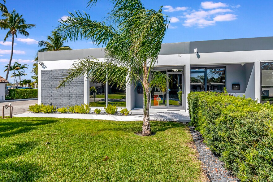 More Photos Of 705 Bond Way, Delray Beach Showroom For Sale