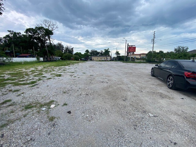 More Photos Of 8331 66th St N, Pinellas Park Land For Lease