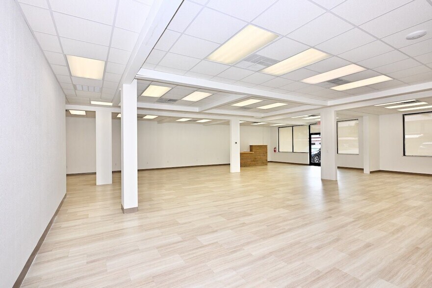More Photos Of 418-428 Marlyn Ln, Alcoa Storefront Retail Office For Lease