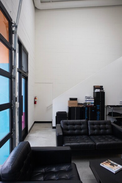 More Photos Of 1633-1639 Electric Ave, Venice Light Manufacturing For Lease