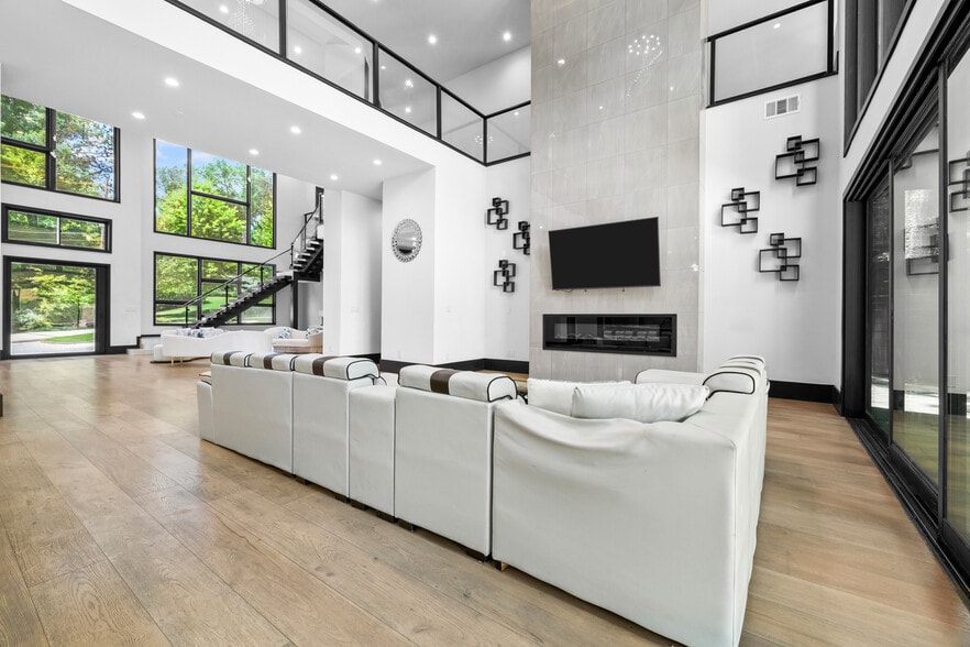 More Photos Of 2401 Greenglade Rd NE, Atlanta Specialty For Sale