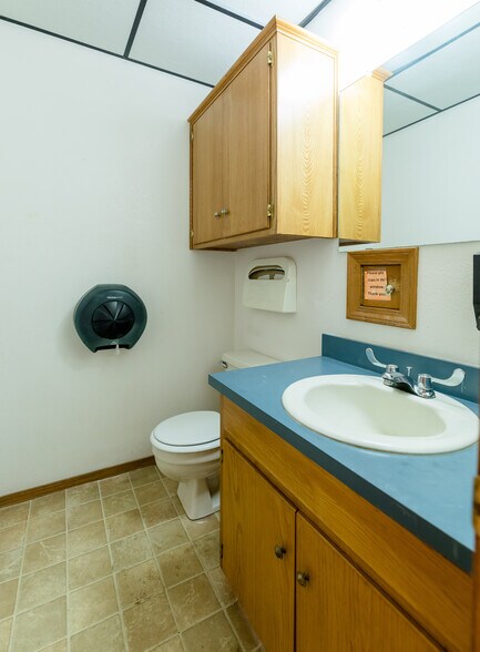 More Photos Of 1415 Watts St, Sayre Healthcare For Sale